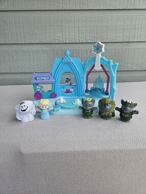 Fisher-Price Little People Disney Frozen Arendelle Adventure Gift Set Trolls